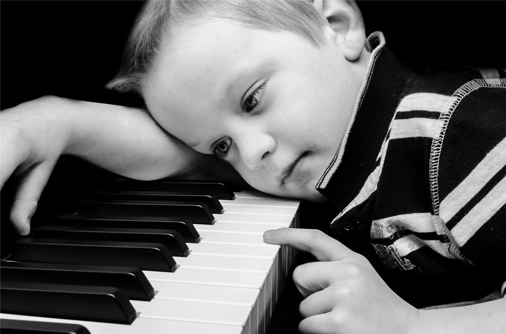 美德瑞钢琴：孩子过早学琴好吗？