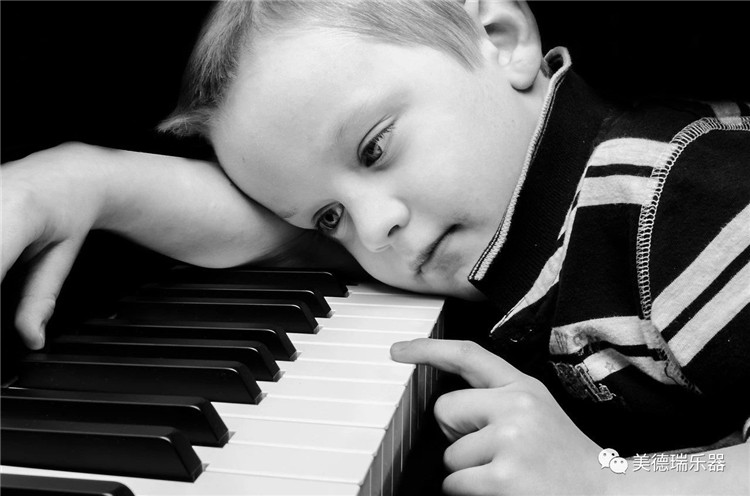 美德瑞钢琴：为什么孩子学琴进步慢？那一定是这10个坏毛病还没改！